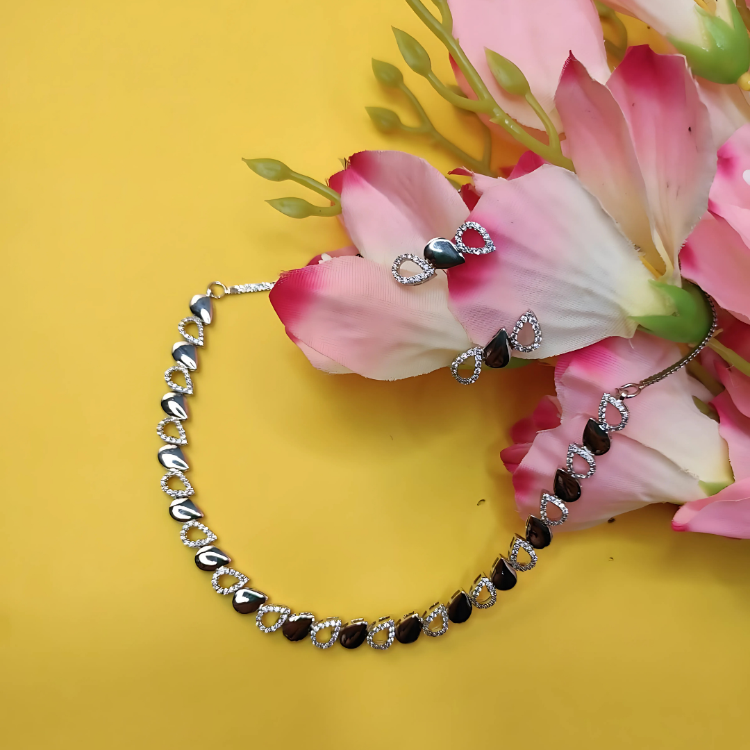 Anvika AD Necklace Set