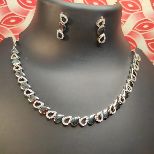 Anvika AD Necklace Set