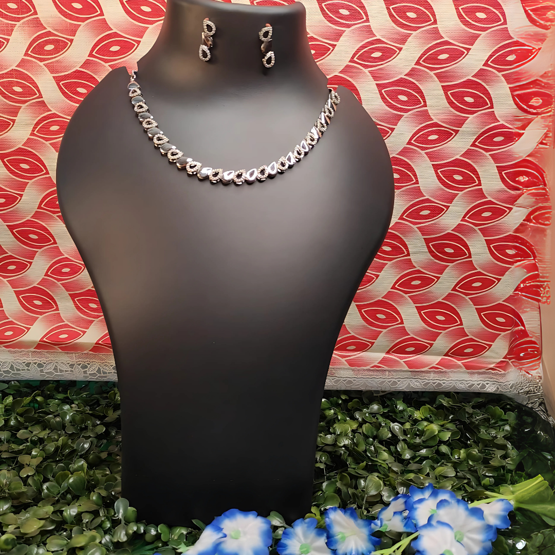 Anvika AD Necklace Set