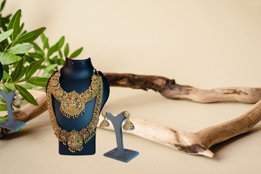 Vilasa Kundan Set
