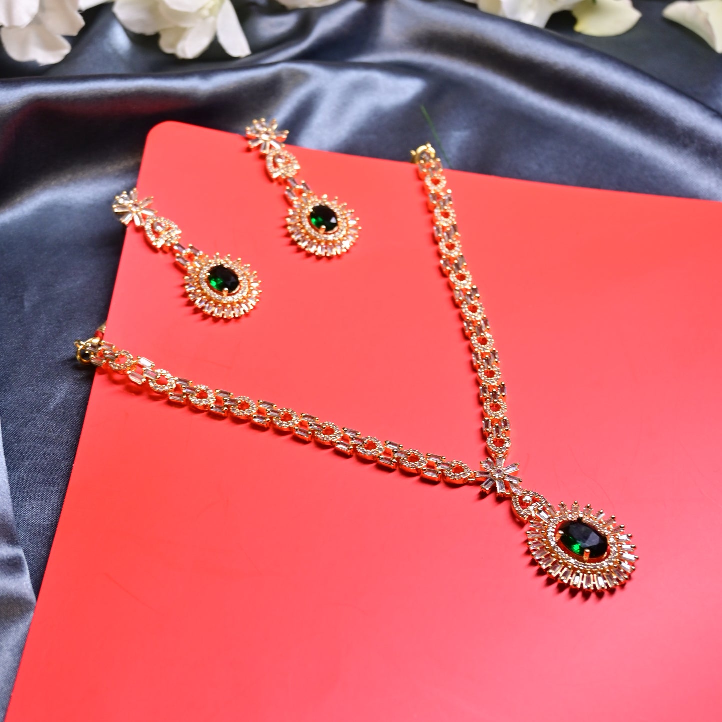 Aarohi AD Necklace Set